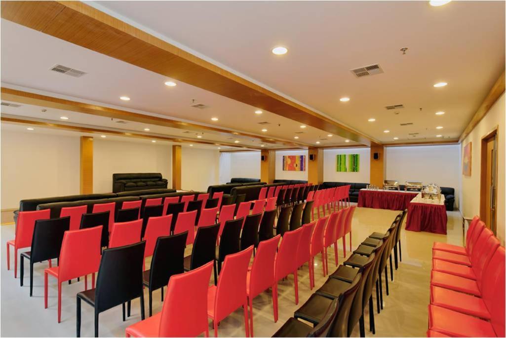 Hi 5 Hotel & Experience Насик Экстерьер фото