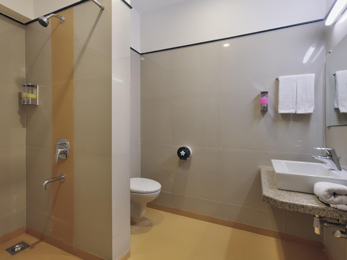 Hi 5 Hotel & Experience Насик Экстерьер фото