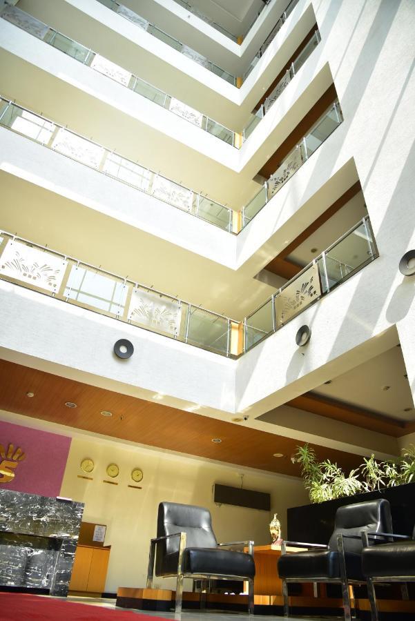 Hi 5 Hotel & Experience Насик Экстерьер фото