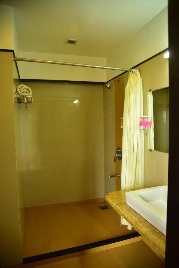 Hi 5 Hotel & Experience Насик Экстерьер фото