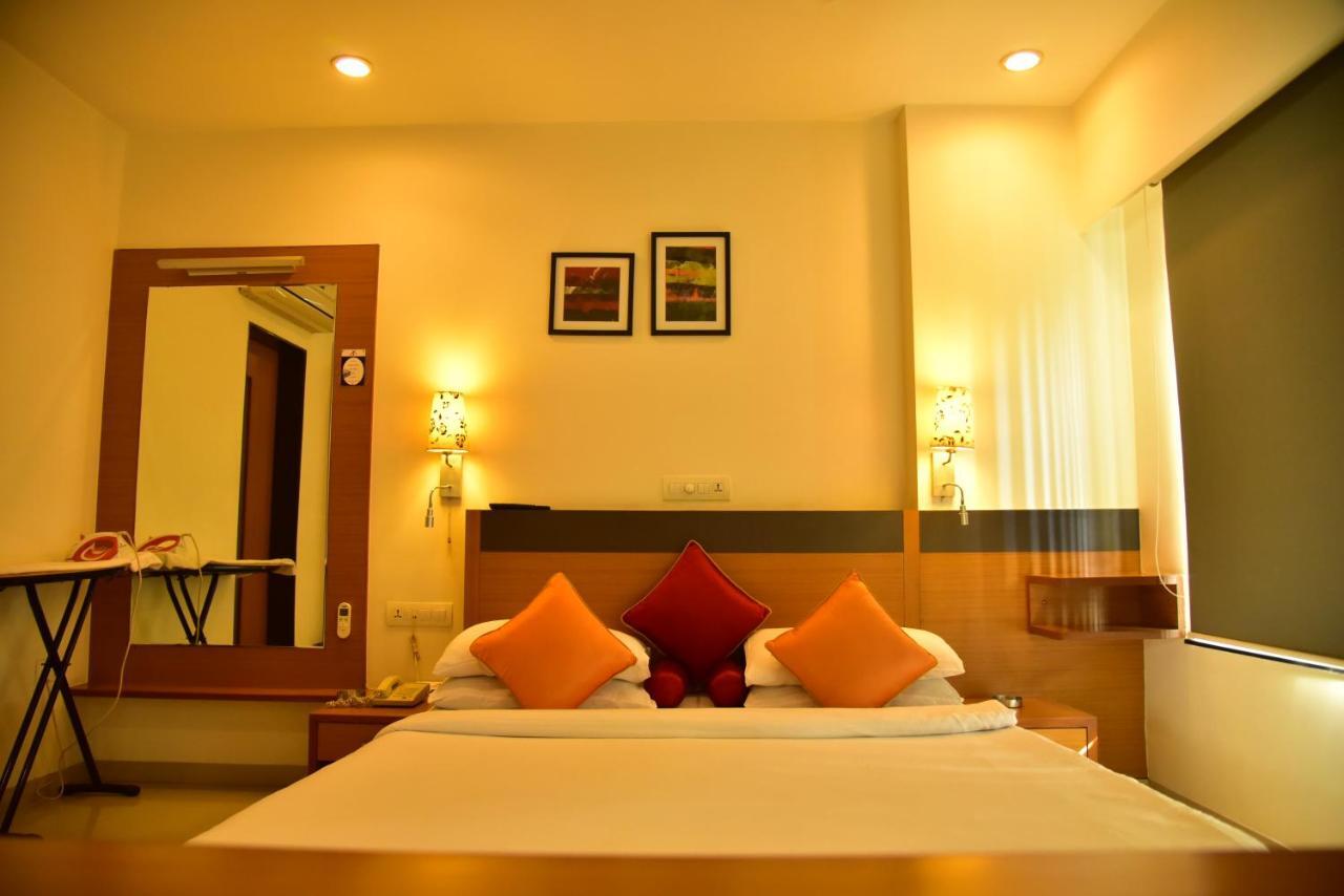 Hi 5 Hotel & Experience Насик Экстерьер фото