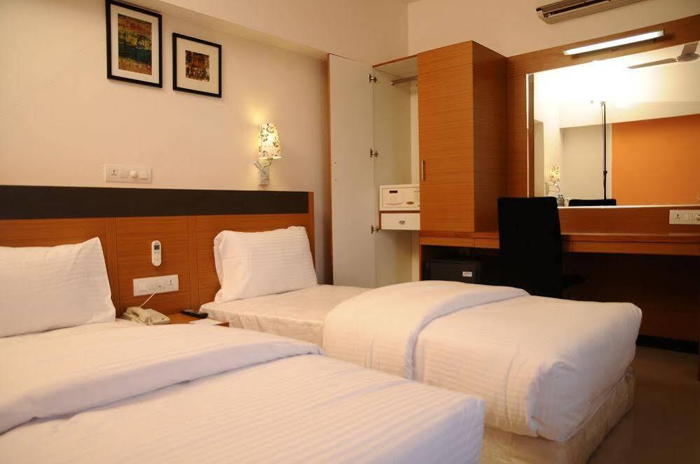 Hi 5 Hotel & Experience Насик Экстерьер фото